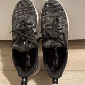Adidas’s Cloud foam pure shoes, women’s shoes, black size 6
